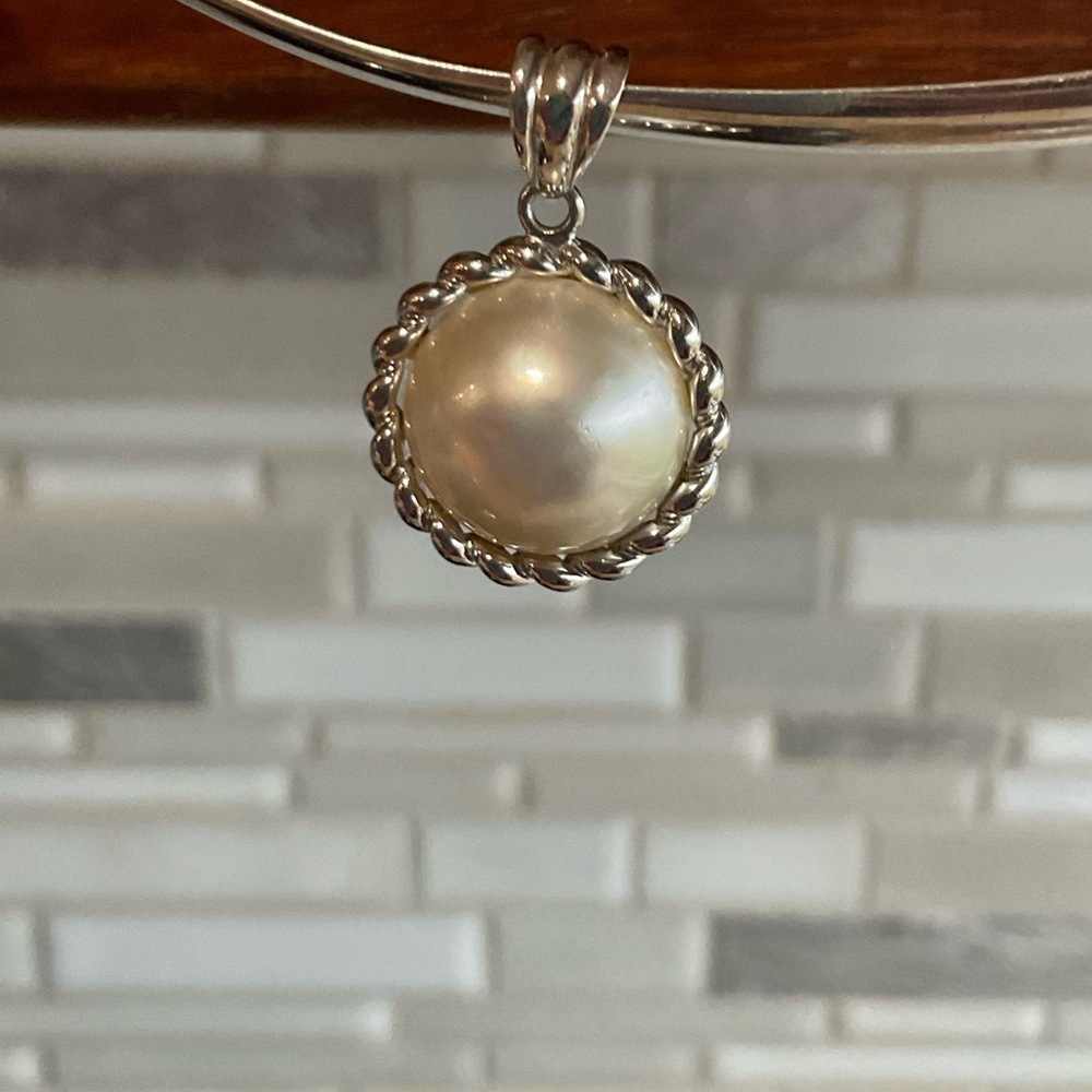 Elegant Silver Pearl Pendant